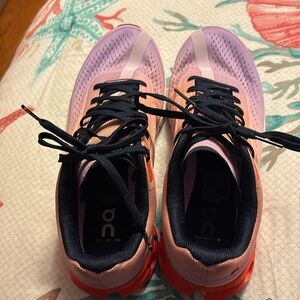 Women’s on cloud cloudflow sneakers.